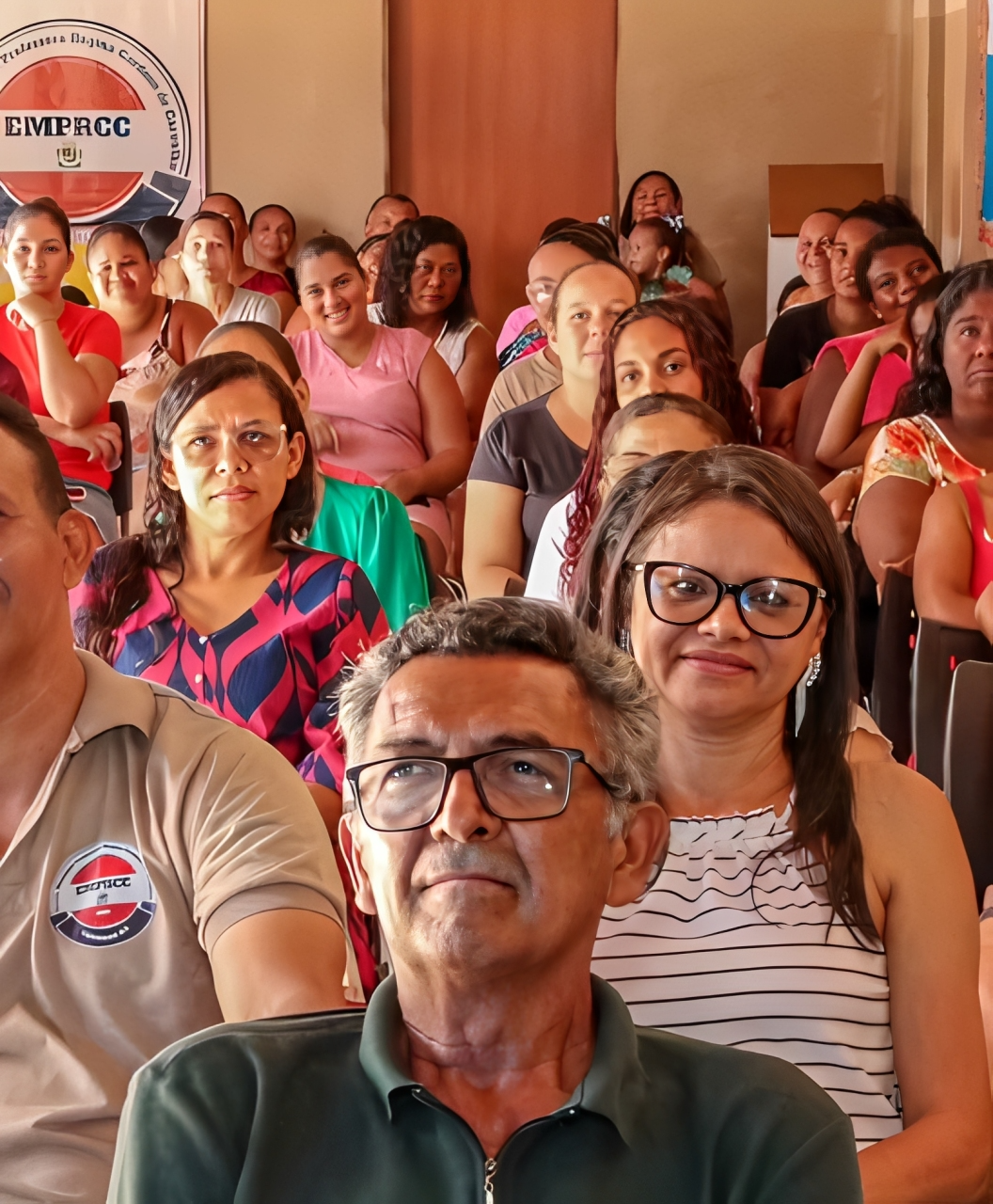 Participantes reunidos durante uma atividade de formação